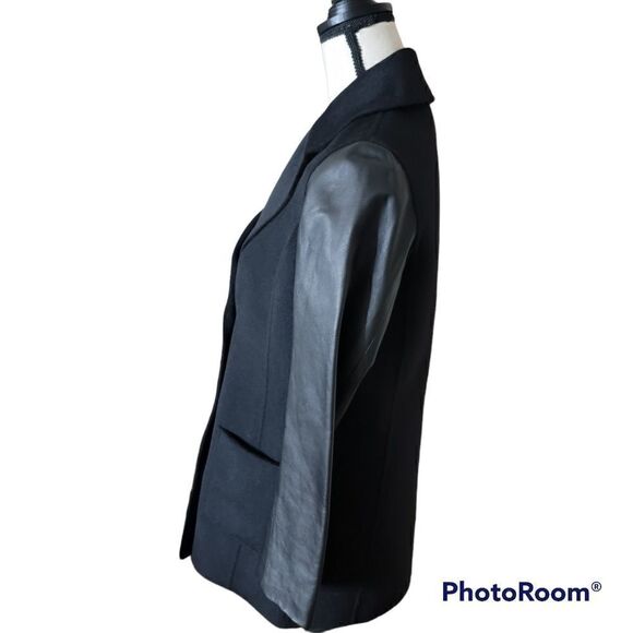 St. John Rare Hand Sewn Mixed Media Double Breasted Blazer. Size 4. - Picture 3 of 10